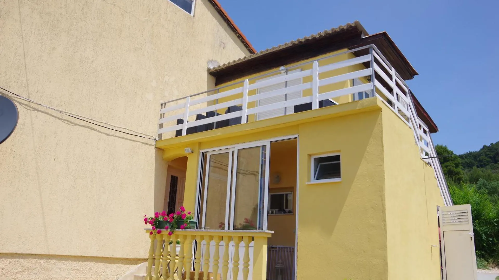 One Bedroom Apartment Banjol
